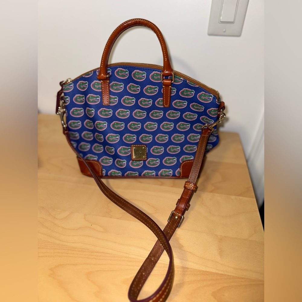 EUC Dooney & Bourke florida alligators Bag